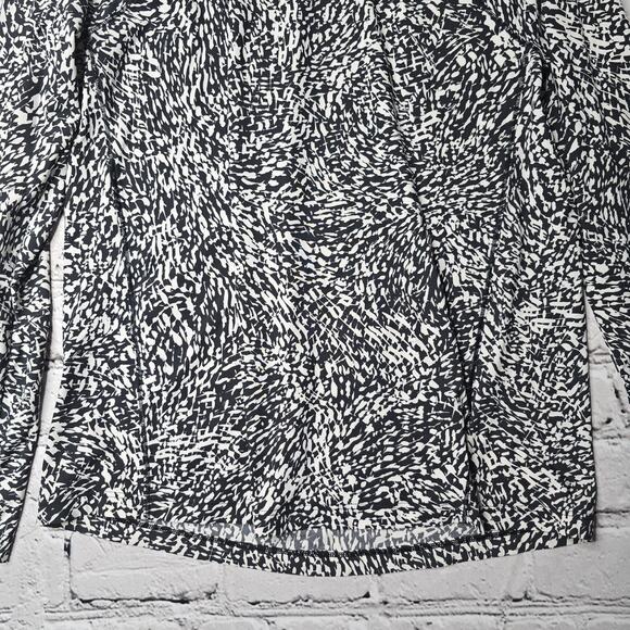 Athleta Ultimate Train Black White Print Long Sleeve Crew Neck Top Size Small - Picture 3 of 10